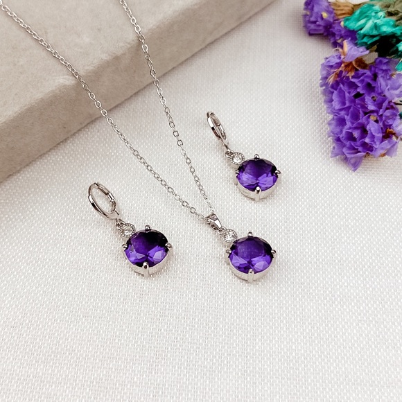 Jewelry - Purple cubic zirconia necklace and earring set